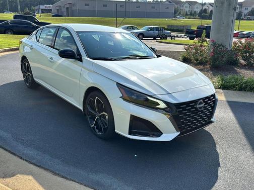 2025 Nissan Altima SR