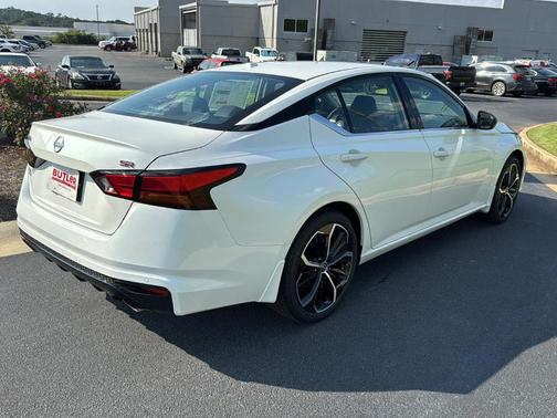 2025 Nissan Altima SR