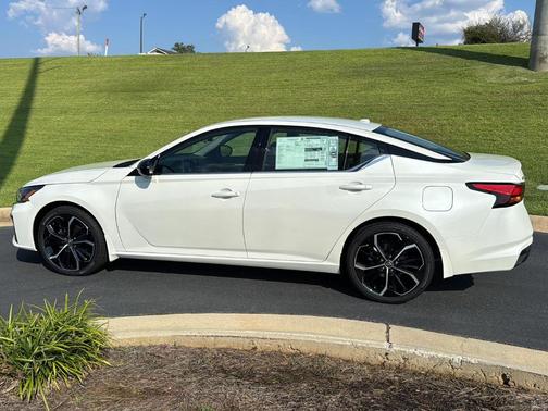 2025 Nissan Altima SR