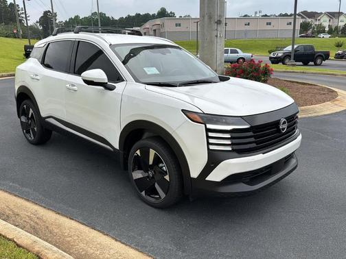 2025 Nissan Kicks SR