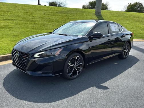 2025 Nissan Altima SR