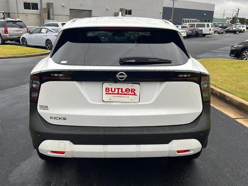 2025 Nissan Kicks SV