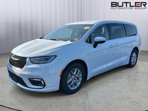 Bright White Clearcoat 2023 Chrysler Pacifica Touring-L