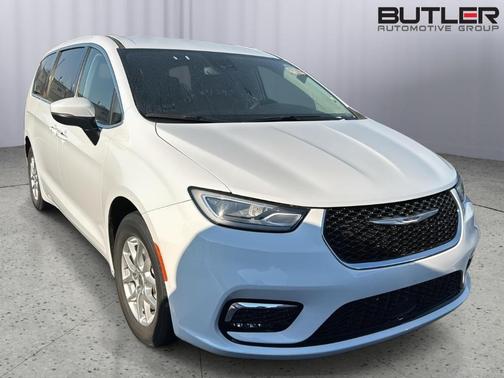 Bright White Clearcoat 2023 Chrysler Pacifica Touring-L