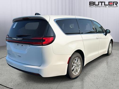 Bright White Clearcoat 2023 Chrysler Pacifica Touring-L