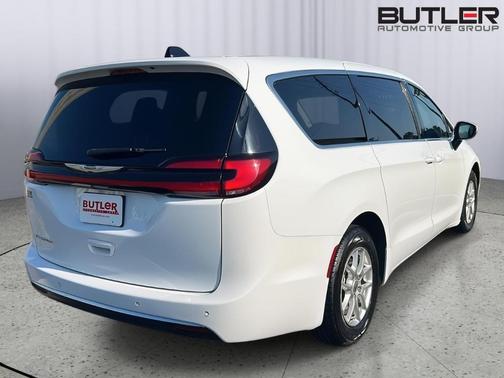 2023 Chrysler Pacifica Touring-L