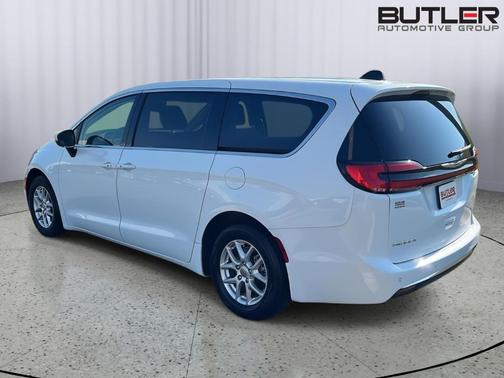 2023 Chrysler Pacifica Touring-L