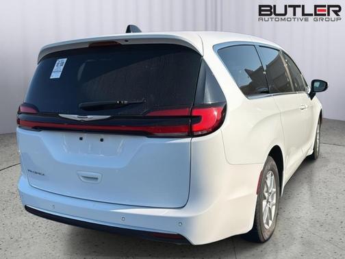 Bright White Clearcoat 2023 Chrysler Pacifica Touring-L