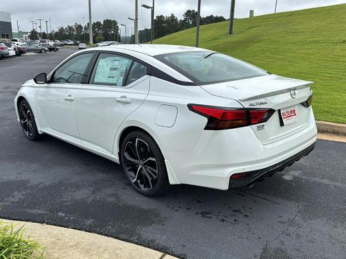 2025 Nissan Altima SR