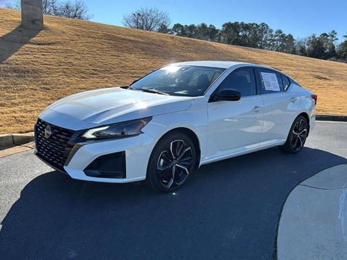 2025 Nissan Altima SR