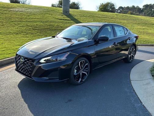 2025 Nissan Altima SR