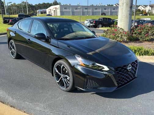 2025 Nissan Altima SR