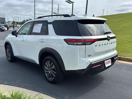 2023 Nissan Pathfinder SV