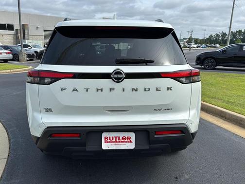 2023 Nissan Pathfinder SV