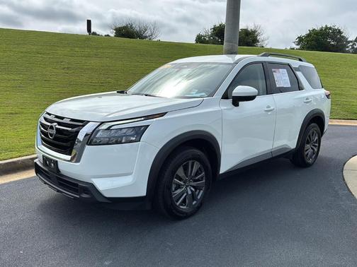 2023 Nissan Pathfinder SV