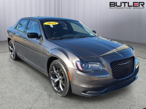 2023 Chrysler 300 Touring
