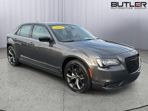 2023 Chrysler 300 Touring