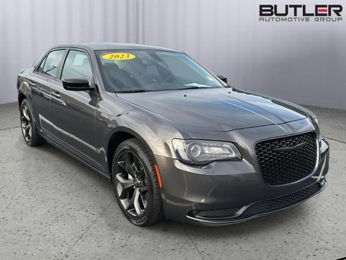 2023 Chrysler 300 Touring