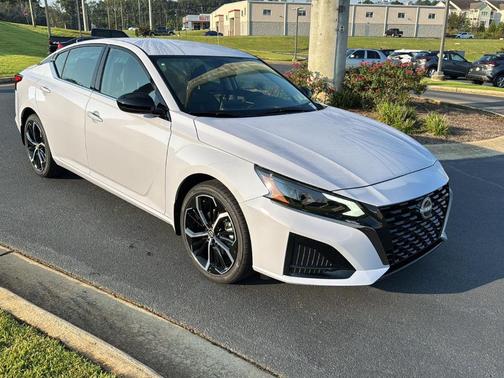 2025 Nissan Altima SR