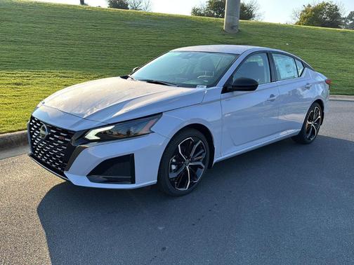 2025 Nissan Altima SR