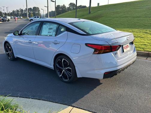 2025 Nissan Altima SR