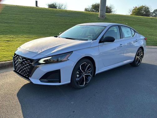 2025 Nissan Altima SR