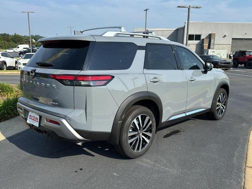 2025 Nissan Pathfinder Platinum