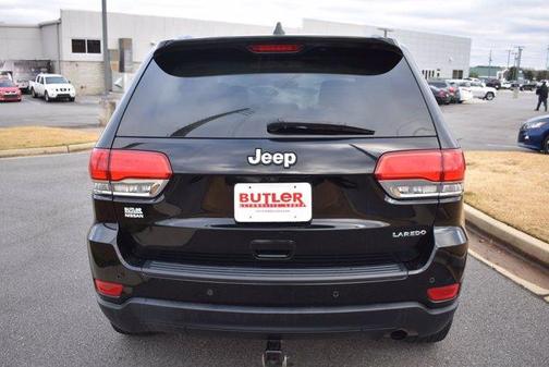 Photo 4 of 32 of 2018 Jeep Grand Cherokee Laredo E