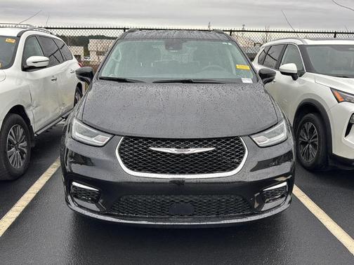 2022 Chrysler Pacifica Touring-L