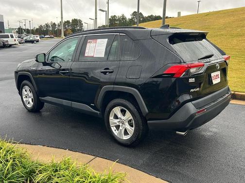 2021 Toyota RAV4 Hybrid XLE