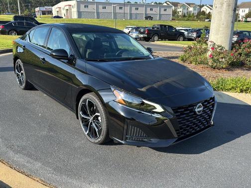 2025 Nissan Altima SR