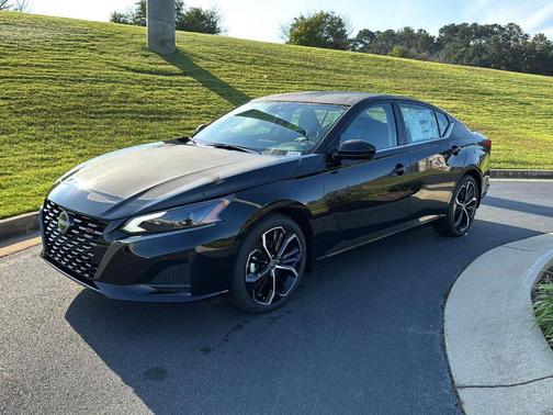 2025 Nissan Altima SR