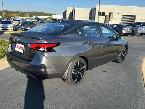 2025 Nissan Versa 1.6 SR