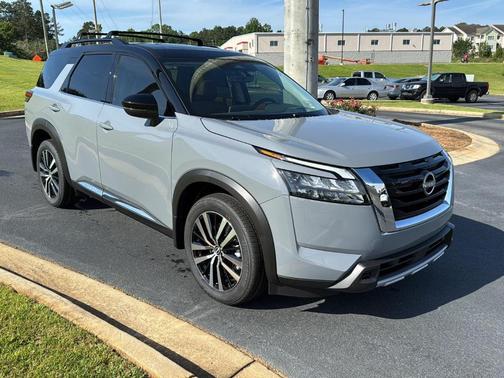 2025 Nissan Pathfinder Platinum