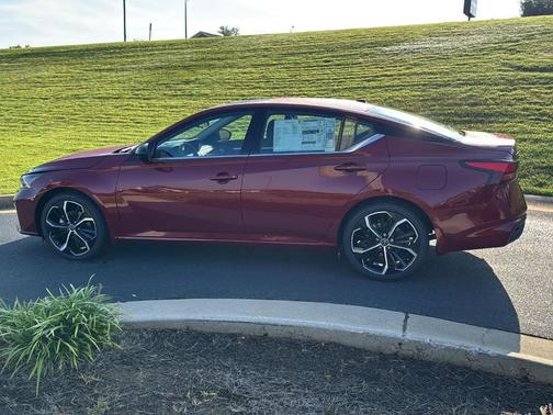 2025 Nissan Altima SR