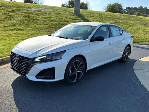 2025 Nissan Altima SR