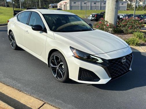 2025 Nissan Altima SR