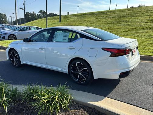 2025 Nissan Altima SR