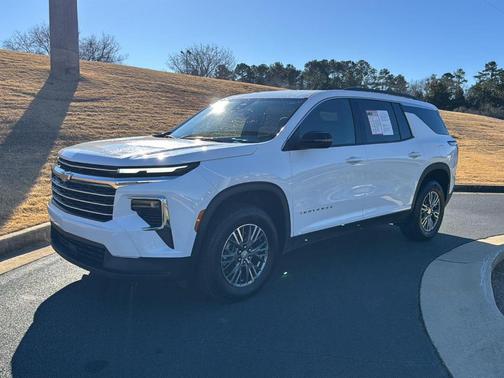 2025 Chevrolet Traverse LT