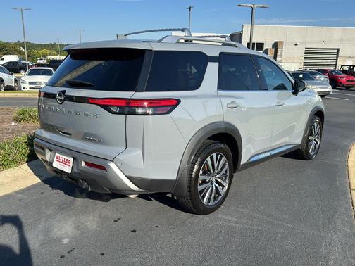 2022 Nissan Pathfinder Platinum