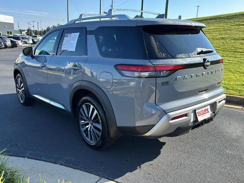 2022 Nissan Pathfinder Platinum