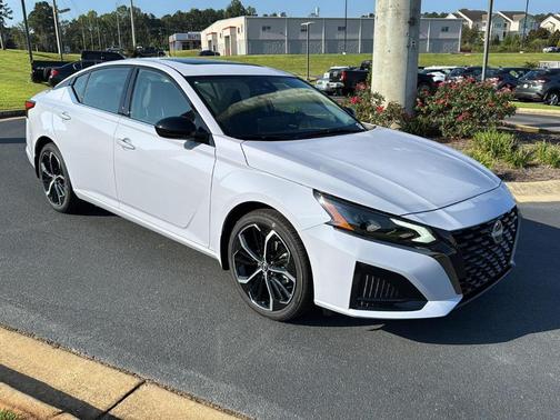 2025 Nissan Altima SR