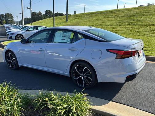 2025 Nissan Altima SR