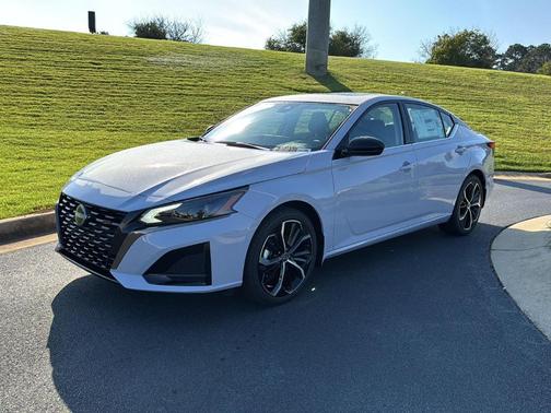 2025 Nissan Altima SR