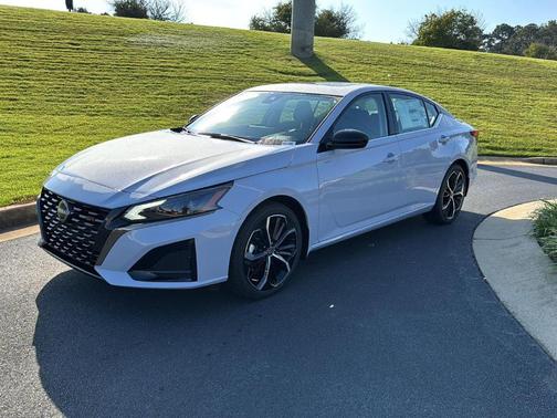 2025 Nissan Altima SR