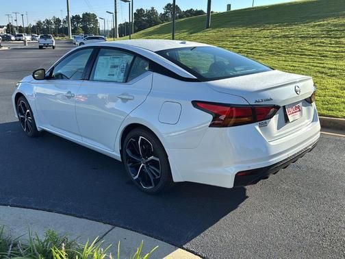2025 Nissan Altima SR