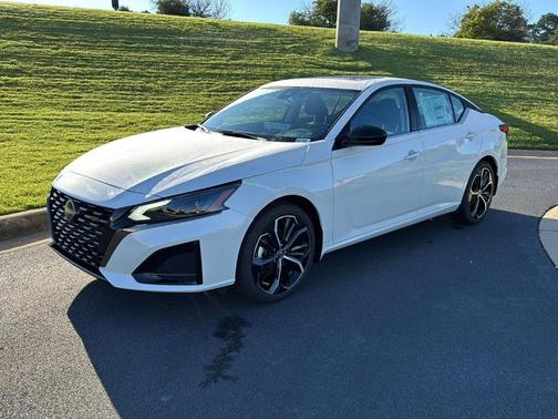 2025 Nissan Altima SR