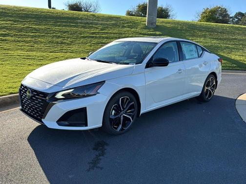 2025 Nissan Altima SR