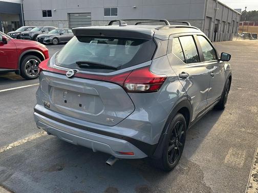 2021 Nissan Kicks SR