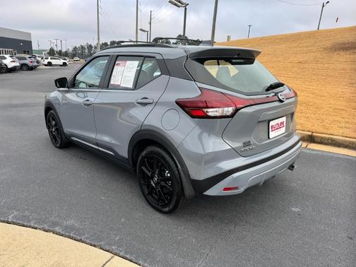2021 Nissan Kicks SR